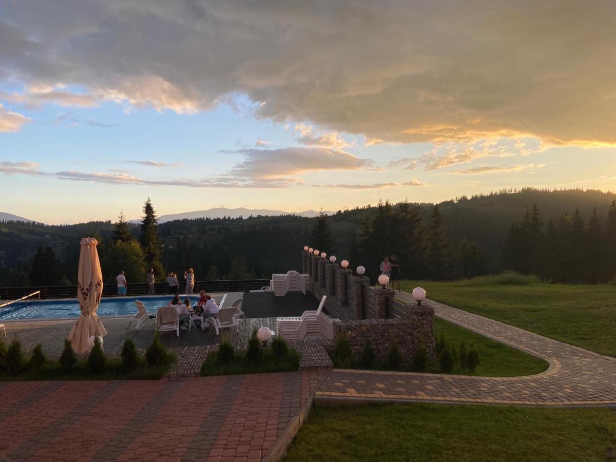 Hotel Panorama Karpat à Yablunytsya Extérieur photo