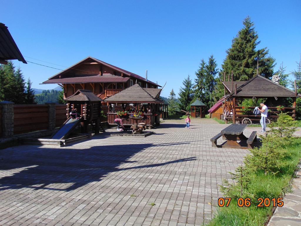 Hotel Panorama Karpat à Yablunytsya Extérieur photo