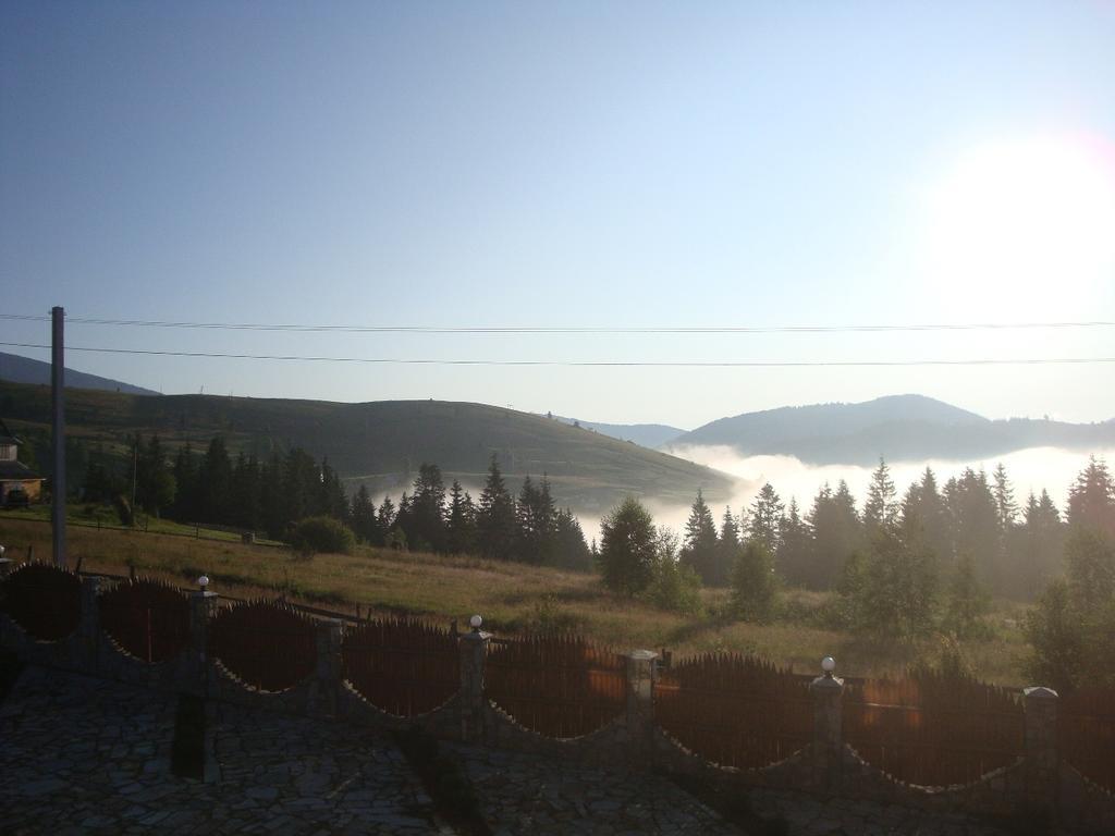 Hotel Panorama Karpat à Yablunytsya Extérieur photo