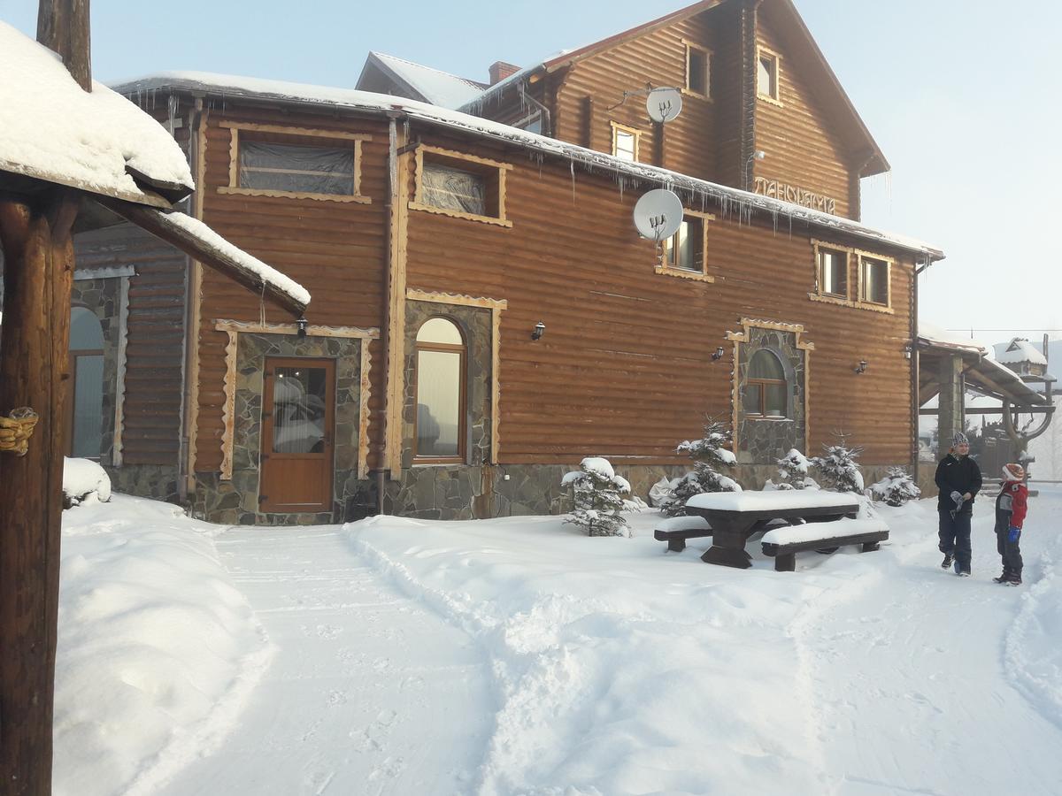 Hotel Panorama Karpat à Yablunytsya Extérieur photo