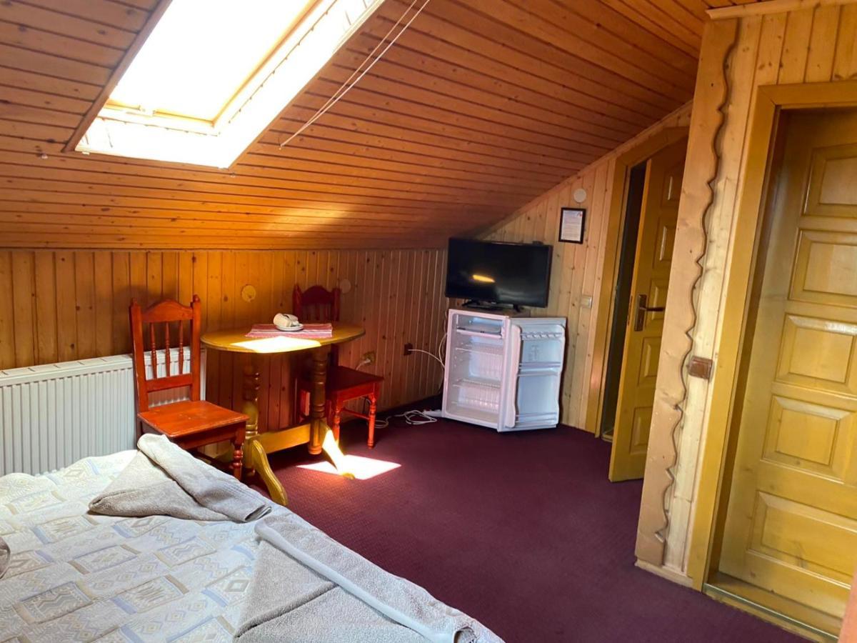 Hotel Panorama Karpat à Yablunytsya Extérieur photo